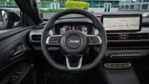 Jeep Avenger (2026): М’який пластик замість «барабанного» та трохи більше камер
