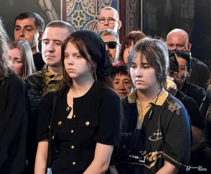 Київ попрощався з доньками полеглого захисника, яких вбила російська ракета 14 травня (фото)