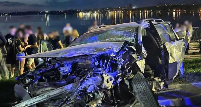 Трагічна ДТП біля дамби у Тернополі: одна людина загинула, автомобілі перетворилися на брухт (ФОТО)