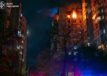 Нічна атака на Одесу: влучання в багатоповерхівки, є постраждалі