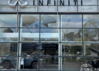 Ворожий дрон пошкодив автосалон Infiniti у Харкові