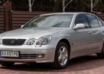 Колекційний Lexus GS 1999 року з мінімальним пробігом продають у Києві (ФОТО)