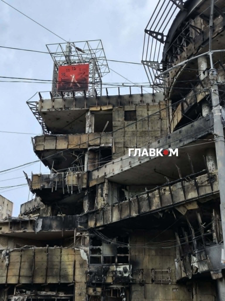 Знищені ринок та ТРЦ: як Лук'янівка оговтується після жахливого удару РФ. Фоторепортаж
