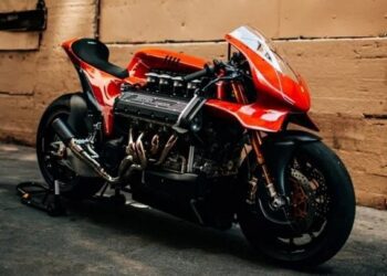 Перший мотоцикл Ferrari з 400-сильним V8 продали за $500 000 (ВІДЕО)
