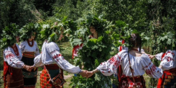 Зелені свята наближаються: коли святкуємо Трійцю та що символізує це свято