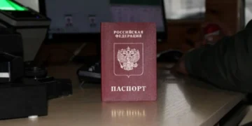 У Луганську окупанти шантажують українців вилученням житла, змушуючи отримувати російські паспорти