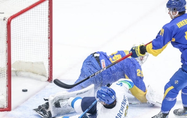На чемпіонаті світу з хокею українці програли збірній Казахстану