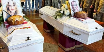 Київ попрощався з доньками полеглого захисника, яких вбила російська ракета 14 травня (фото)