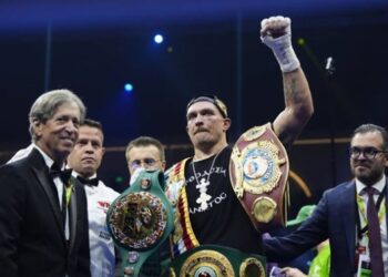 На кону бою Усик – Верховен стоятимуть два чемпіонські титули