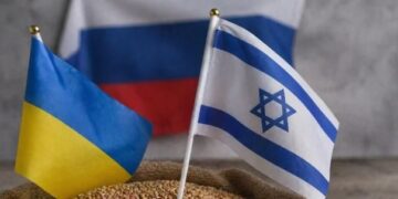 Україна просить Ізраїль арештувати судно з українським зерном, вивезеним Росією