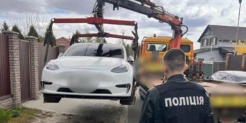Преміум-авто і мільйони готівки: масові обшуки у ТЦК в 16 регіонах України (фото)