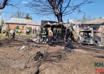Наслідки атаки “шахеда” на Харків: постраждали діти, згоріли авто та кіоск