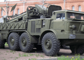 На окупованій Луганщині українські дрони знищили транспортно-заряджальну машину «Ураган» та командно-штабну машину окупантів, – ВІДЕО