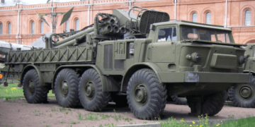 На окупованій Луганщині українські дрони знищили транспортно-заряджальну машину «Ураган» та командно-штабну машину окупантів, – ВІДЕО