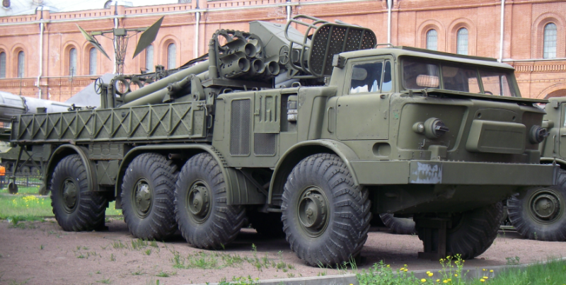На окупованій Луганщині українські дрони знищили транспортно-заряджальну машину &laquo;Ураган&raquo; та командно-штабну машину окупантів, - ВІДЕО