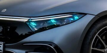 На дорогах Європи з’явиться новий колір автомобільних фар: для чого він використовується (ФОТО)