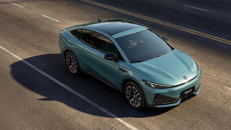 Volkswagen ID. Unyx 07: німецький шильдик із китайськими технологіями та трьома екранами