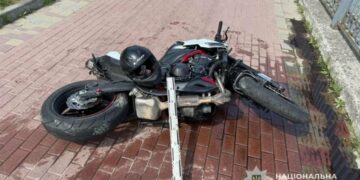 У Тернополі 17-річний мотоцикліст врізався у швидку на дамбі: деталі ДТП