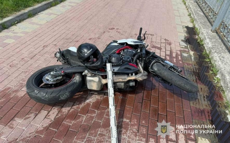 У Тернополі 17-річний мотоцикліст врізався у швидку на дамбі: деталі ДТП
