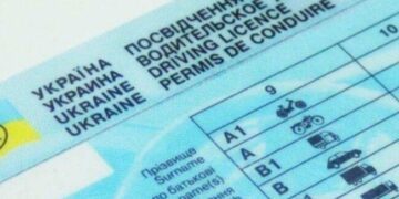 В Україні хочуть дозволити керувати авто з 17 років: уряд подав законопроект