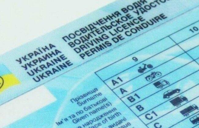 В Україні хочуть дозволити керувати авто з 17 років: уряд подав законопроект