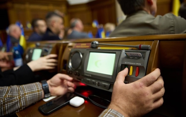 Рада схвалила рекордне збільшення витрат на армію Рада схвалила рекордне збільшення витрат на армію