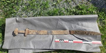 У Норвегії шестирічний хлопчик знайшов у полі меч віком 1300 років
