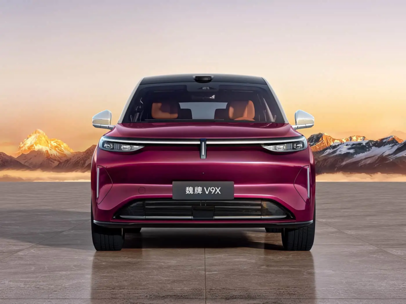 Вітальня на колесах із 31 динаміком: Great Wall Motor вивела на ринок флагман Wey V9X