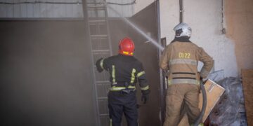 У Хаджибейському районі вогонь охопив прибудову до складських приміщень