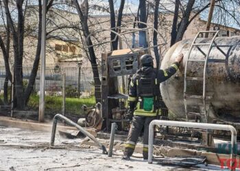 РФ програмує дрони для ударів по заправках у Харкові