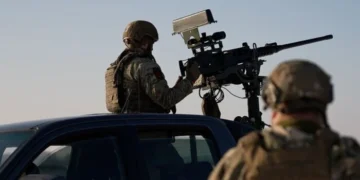 Київ під атакою ворожих дронів: у столиці працює ППО