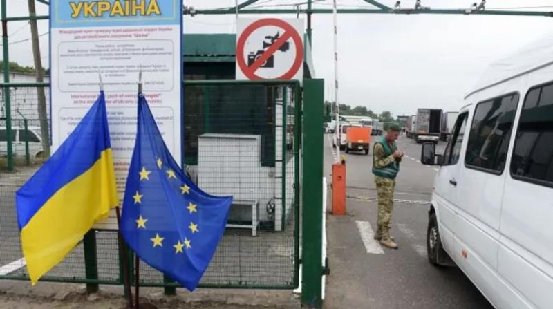 На тлі ударів РФ по заходу України Словаччина закрила прикордонні переходи