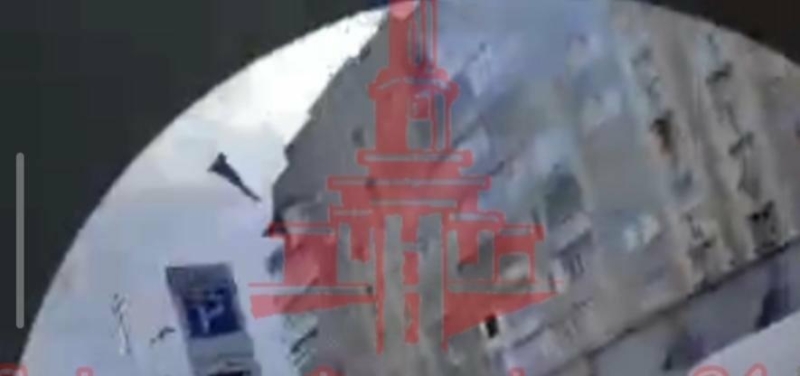 "Шахед" прямо влучив у багатоповерхівку в Івано-Франківську: в мережі з'явилося відео прильоту (ВІДЕО)