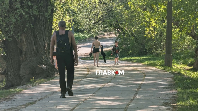 У Києві відкрито пляжний сезон, люди масово ринулись до водойм (фоторепортаж)