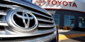 Toyota фіксує падіння продажів третій місяць поспіль