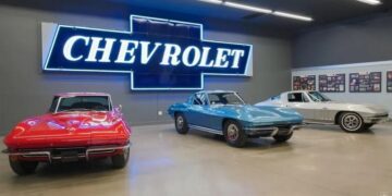 Потужне тріо: колекцію 60-річних Chevrolet оцінили в мільйон доларів (ВІДЕО)
