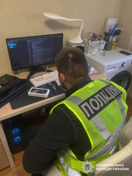 Хмельничанин за гроші повідомляв про "замінування" об&rsquo;єктів в Україні