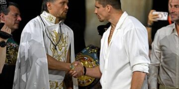 Усик різко відповів критикам перед боєм