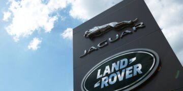 Прибуток Jaguar Land Rover обвалився на 99%