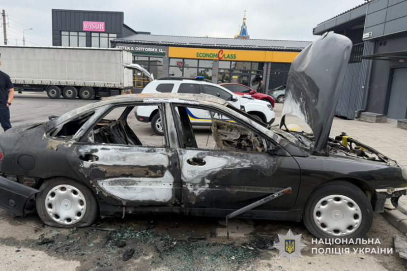 На Тернопільщині п’яний школяр спалив чуже авто