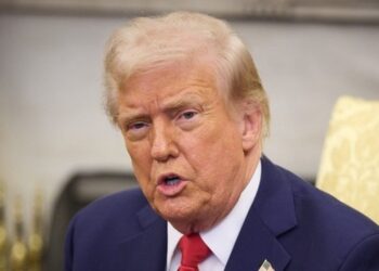 Військові США заявили про ураження шести малих катерів Ірану в Ормузькій протоці