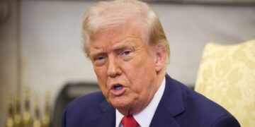 Військові США заявили про ураження шести малих катерів Ірану в Ормузькій протоці