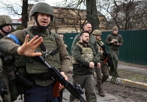 Хочете вірте, хочете не вірте: Єрмака з СІЗО зустрічала колишня президентська охорона