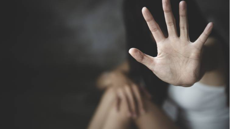 На Миколаївщині чоловіка підозрюють у зґвалтуванні власної доньки