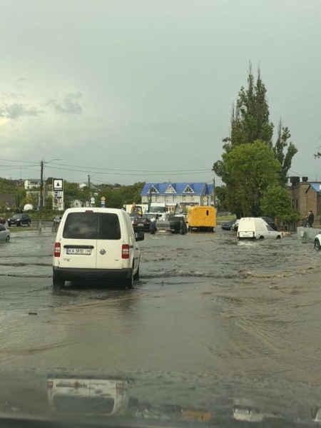 Півмісячна норма опадів за годину: Миколаїв накрила потужна злива, - ФОТО