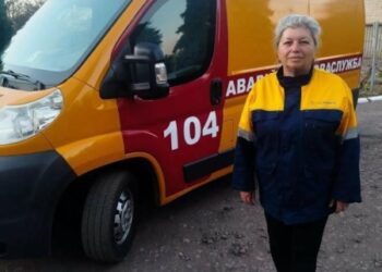 Працює під обстрілами, поки сини захищають Україну: історія диспетчерки з Очакова, – ФОТО