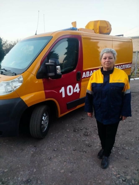 Працює під обстрілами, поки сини захищають Україну: історія диспетчерки з Очакова, - ФОТО