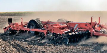 У лісостепових районах та частково й на Поліссі все активніше переходять на енергоощадний обробіток грунту