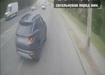 У Миколаєві через небезпечний маневр авто постраждали пасажири тролейбуса, – ВІДЕО