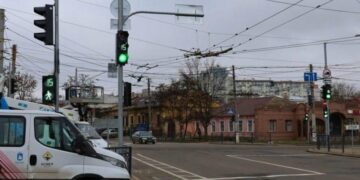 У Миколаєві масово оновлюють світлофори та змінюють схеми руху автомобілів